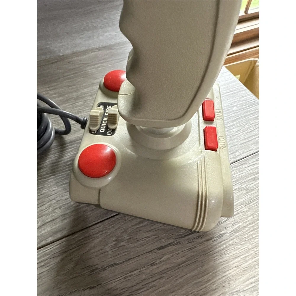 Beeshu Zinger Joystick Controller NES Nintendo Cream‎ Red Good Quick Fire Retro